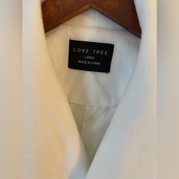 Frenchy Lapel Neck White coat with pockets and belt - Picture 2 of 9